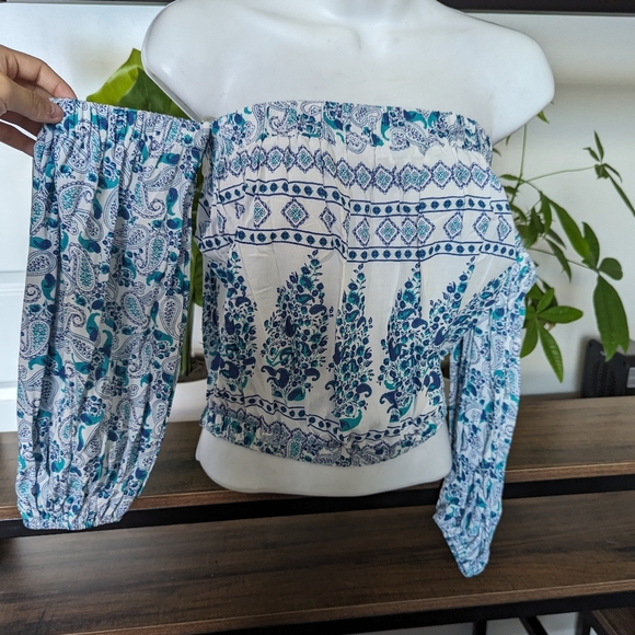 Smocked Blouse w/ Off-Shoulder Long Sleeves - Picture 4 of 6